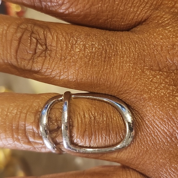 Elegant Silver Women's Ring - Picture 4 of 5